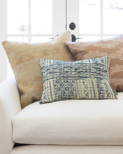 Load image into Gallery viewer, Ojos Pillow Cover