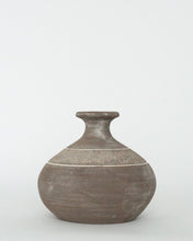 Load image into Gallery viewer, Hakan Vase
